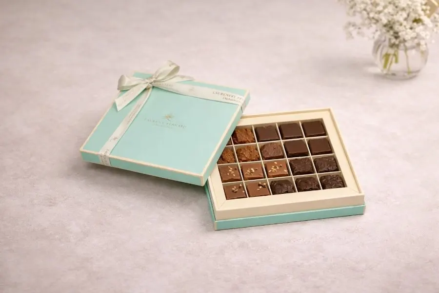 The signature mint gift box of sixteen pralines